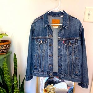 Levi Boyfriend Trucker Jacket